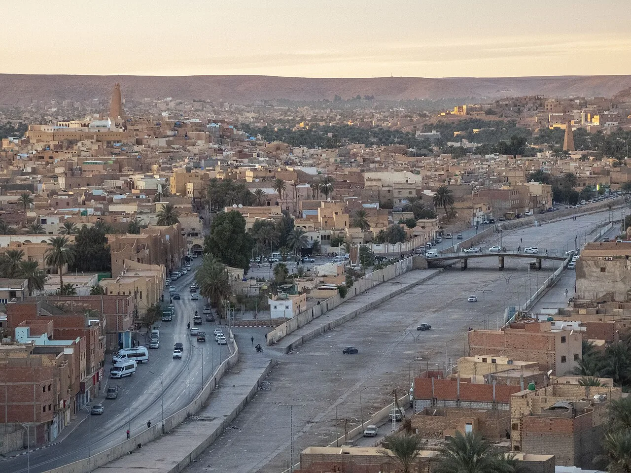 Vue réelle du ksar de Ghardaïa et de la vallée du M’Zab depuis Melika